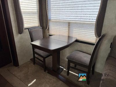 2015 Keystone RV MONTANA MOUNTAINEER - Photo 17