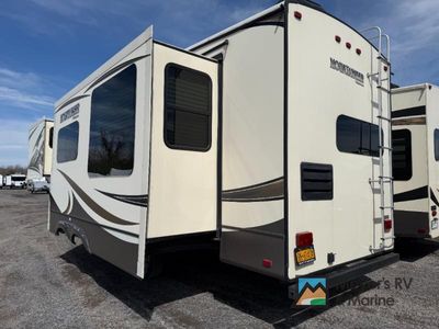 2015 Keystone RV MONTANA MOUNTAINEER - Photo 3