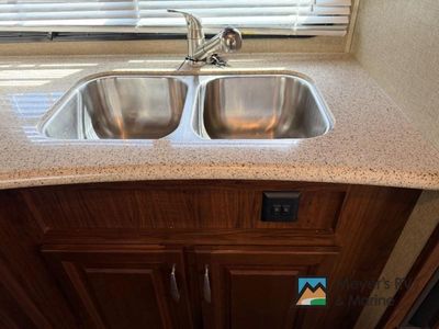 2015 Keystone RV MONTANA MOUNTAINEER - Photo 10