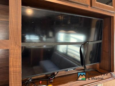 2015 Keystone RV MONTANA MOUNTAINEER - Photo 13