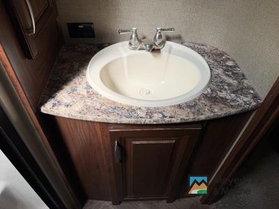 2015 Keystone RV MONTANA MOUNTAINEER - Photo 22