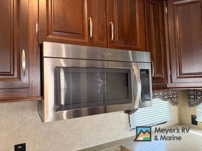2015 Keystone RV MONTANA MOUNTAINEER - Photo 9