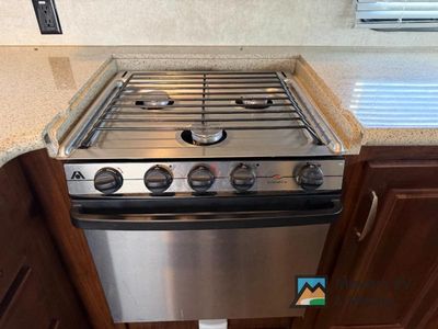 2015 Keystone RV MONTANA MOUNTAINEER - Photo 8