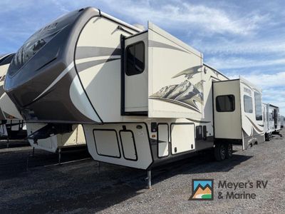 2015 Keystone RV MONTANA MOUNTAINEER - Photo 2