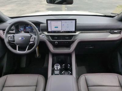 2026 Ford Explorer — photo 17 view