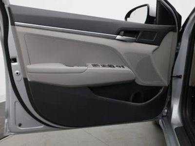 2020 Hyundai Elantra — photo 8 view