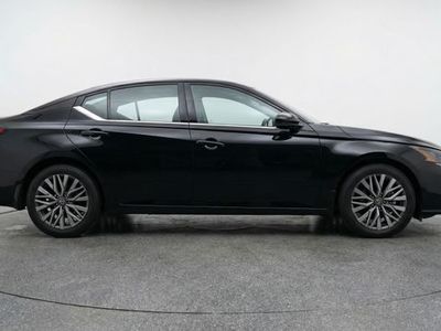 2025 Nissan Altima - Photo 2