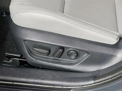 2025 Toyota Camry — photo 13 view