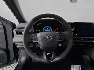 2025 Toyota Camry — photo 15 view