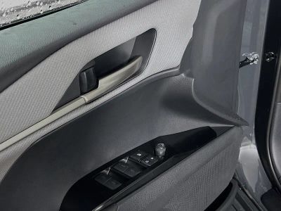 2025 Toyota Camry — photo 14 view