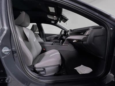 2025 Toyota Camry — photo 28 view