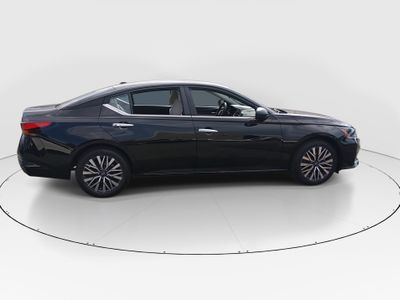 2024 Nissan Altima — photo 8 view