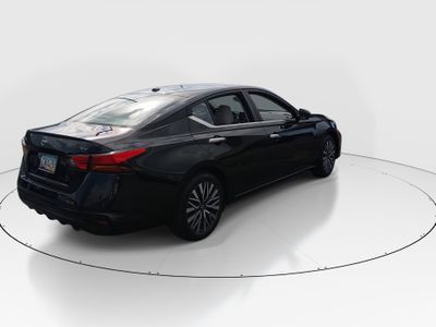2024 Nissan Altima — photo 7 view