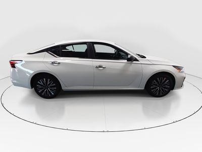 2025 Nissan Altima - Photo 8
