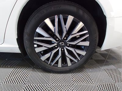 2025 Nissan Altima - Photo 10