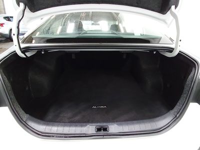2025 Nissan Altima - Photo 11