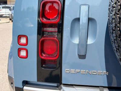 2023 Land Rover Defender — photo 10 view