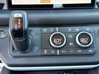 2023 Land Rover Defender — photo 33 view