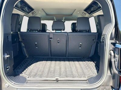 2023 Land Rover Defender — photo 11 view