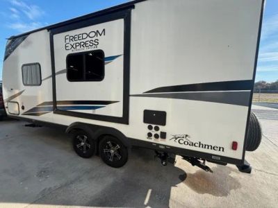 2024 Coachmen Freedom Express Ultra Lite - Photo 3