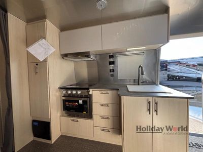 2026 Airstream Flying Cloud - Photo 12