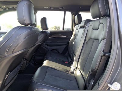 2026 Jeep Grand Cherokee — photo 13 view