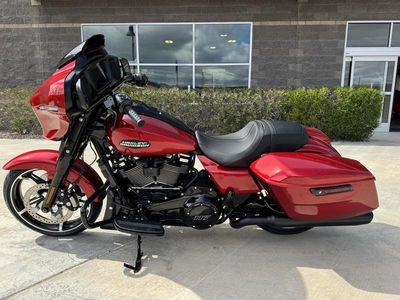 2025 Harley-Davidson FLHX - Street Glide — engine compartment view