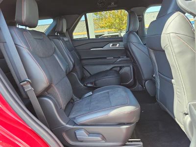 2026 Ford Explorer — photo 32 view