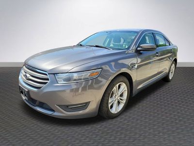 2014 Ford Taurus - Photo 2