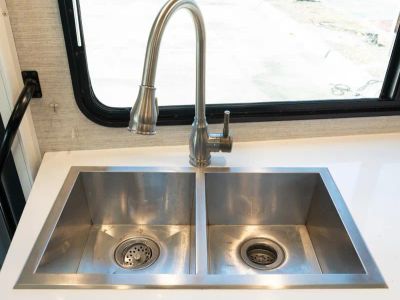 2022 Winnebago NAVION - Photo 9