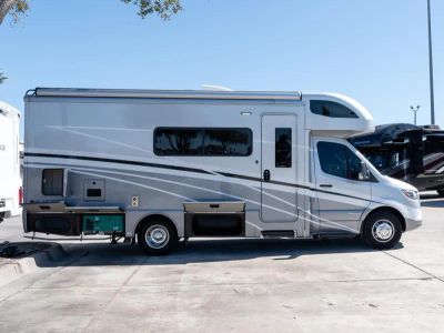 2022 Winnebago NAVION - Photo 24