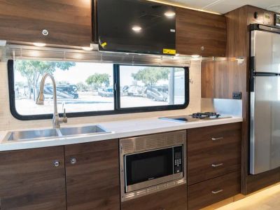2022 Winnebago NAVION - Photo 7