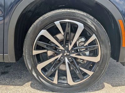 2024 Mitsubishi Outlander — photo 11 view