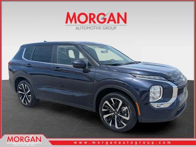 2024 Mitsubishi Outlander SE Black Edition in Cosmic Blue Metallic — front three-quarter view