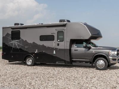 2025 Dynamax Corp Isata 5 Series - Photo 1