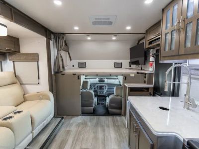 2025 Dynamax Corp Isata 5 Series - Photo 2