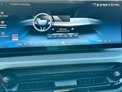 2026 BMW 3 Series — photo 13 view