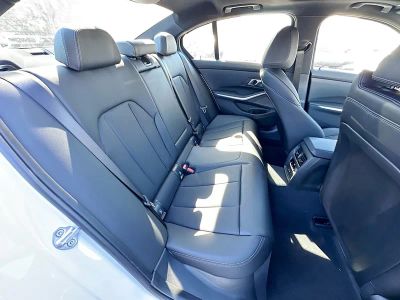 2026 BMW 3 Series — photo 22 view