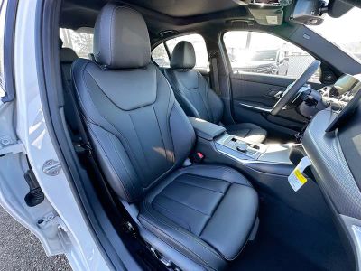 2026 BMW 3 Series — photo 23 view