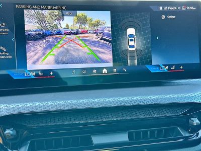 2026 BMW 3 Series — photo 11 view