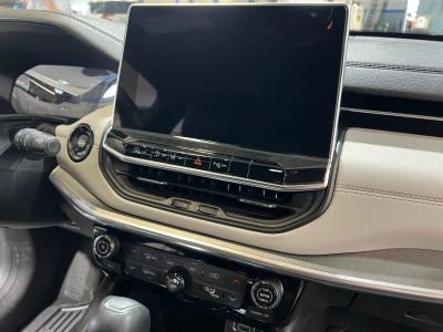 2023 Jeep Compass — photo 11 view