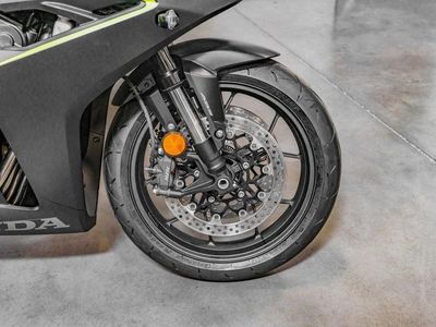 2026 Honda CBR650R E-Clutch - Photo 13