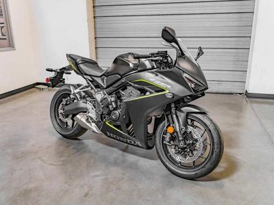 2026 Honda CBR650R E-Clutch - Photo 2