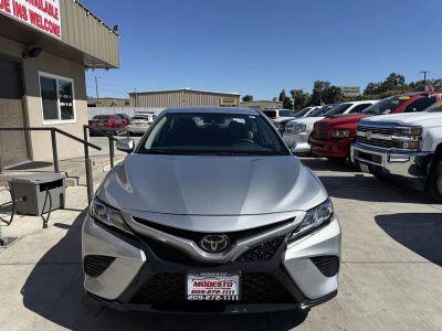 2019 Toyota Camry — photo 8 view