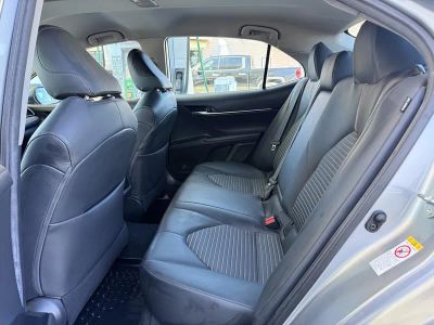 2019 Toyota Camry — photo 10 view