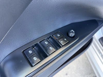 2019 Toyota Camry — photo 18 view