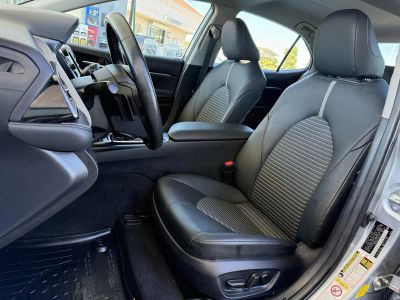 2019 Toyota Camry — photo 9 view