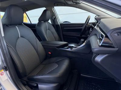 2019 Toyota Camry — photo 13 view