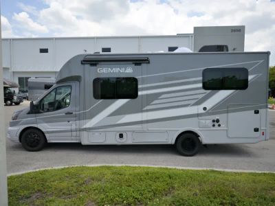 2027 Thor Motor Coach GEMINI — photo 38 view