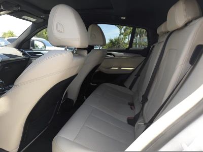 2025 BMW X4 — photo 17 view